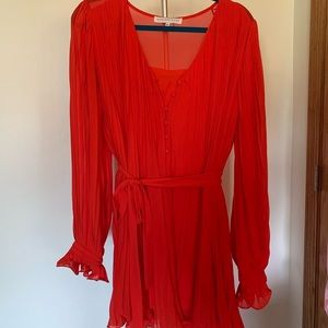 Long sleeved pleated red mini dress